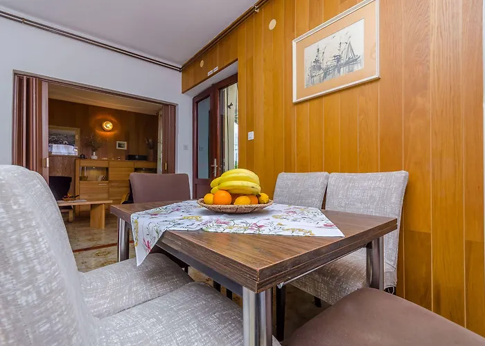 بيت للعطل House Blanka تروغير