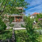 Semesterbostad House Blanka *